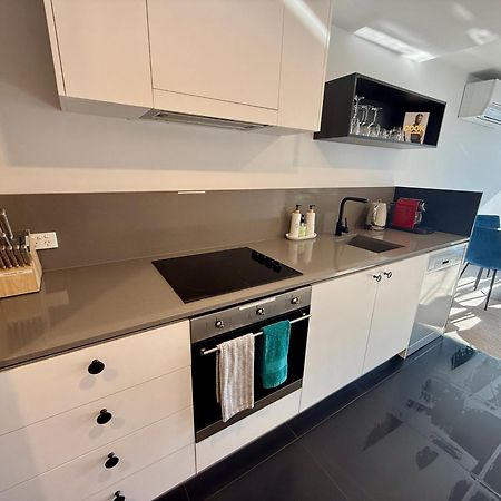 Midnight Luxe 1Br 1Bath Apartment 104 In The Heart Of Braddon Pool Sauna Secure Parking Wine Wifi Canberra Zewnętrze zdjęcie