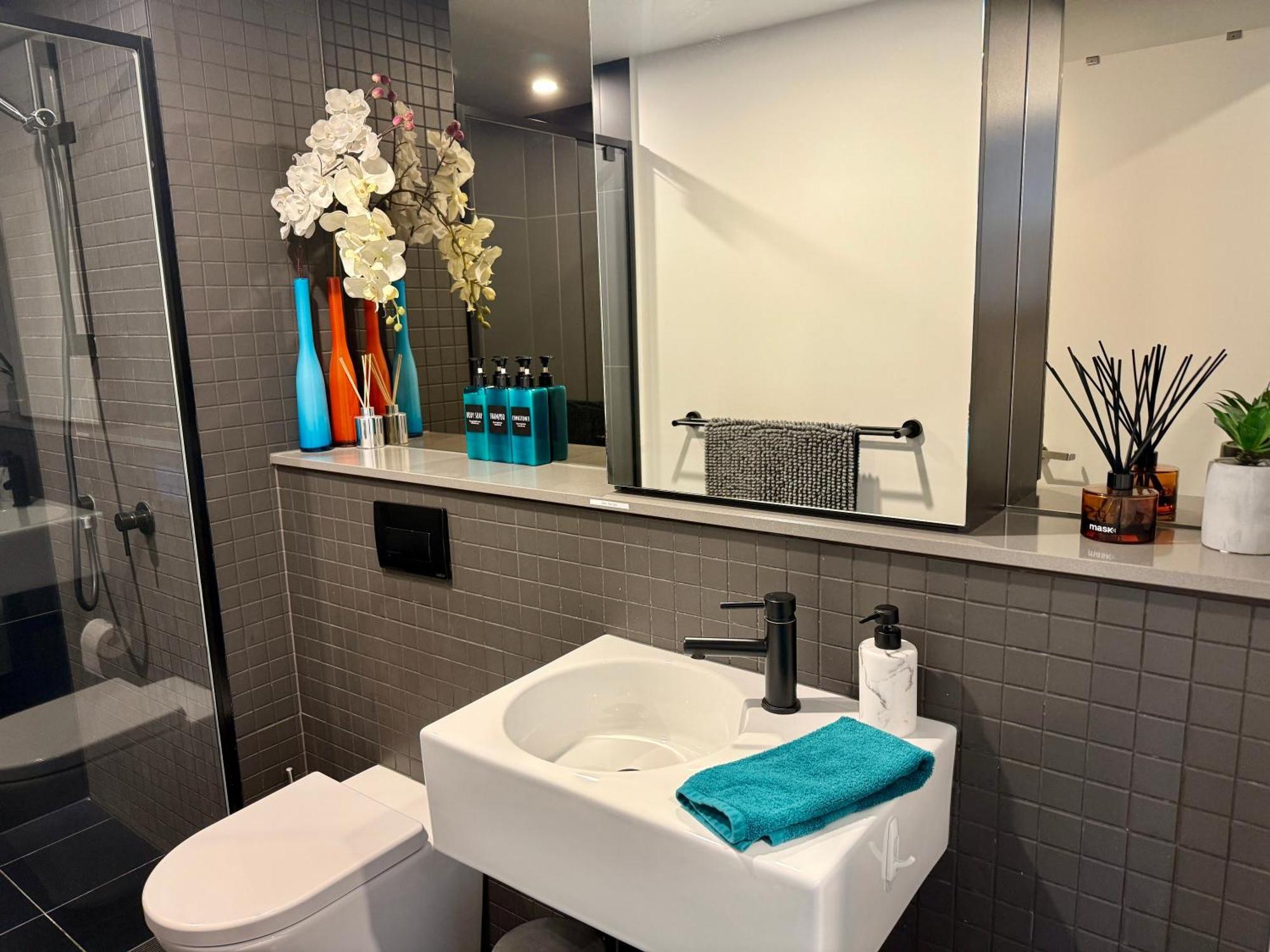 Midnight Luxe 1Br 1Bath Apartment 104 In The Heart Of Braddon Pool Sauna Secure Parking Wine Wifi Canberra Zewnętrze zdjęcie
