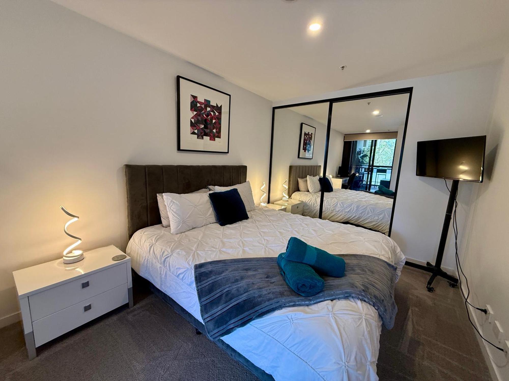 Midnight Luxe 1Br 1Bath Apartment 104 In The Heart Of Braddon Pool Sauna Secure Parking Wine Wifi Canberra Zewnętrze zdjęcie